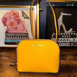 Michael Kors Jet Set Dome Crossbody – Yellow Saffiano Leather
